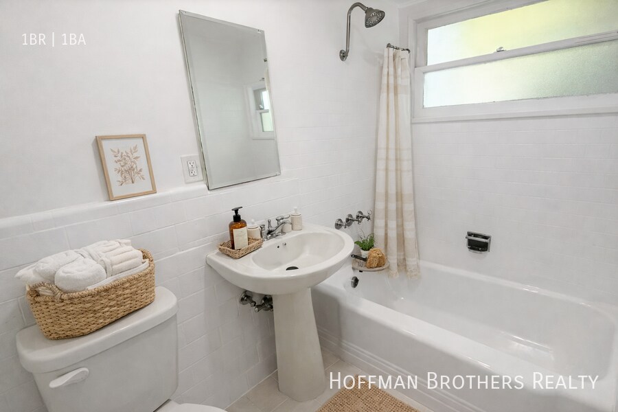 Foto del edificio - 637 Cloverdale Ave