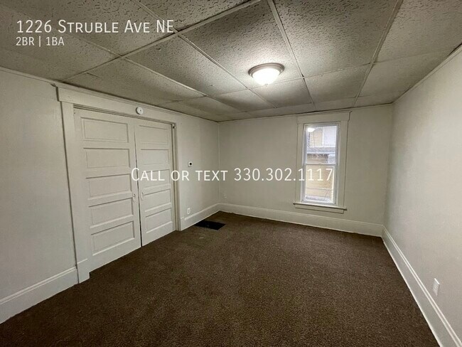 Foto del edificio - Two bedroom one bathroom first level apart...