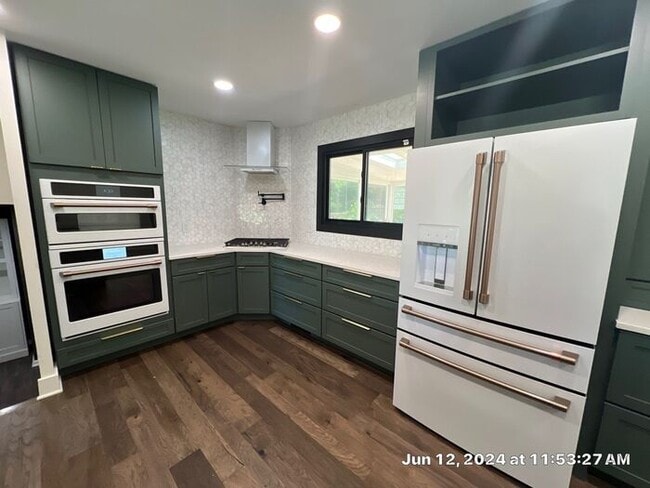 Building Photo - The Knolls Split Level Home