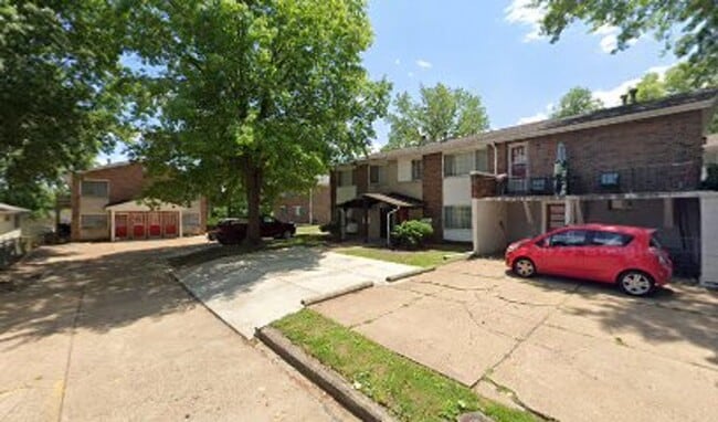 Building Photo - Pet Friendly Renovated One Bedroom