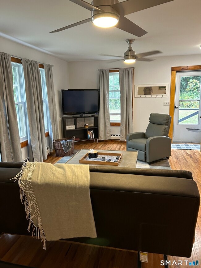 Building Photo - 28 Sugar St