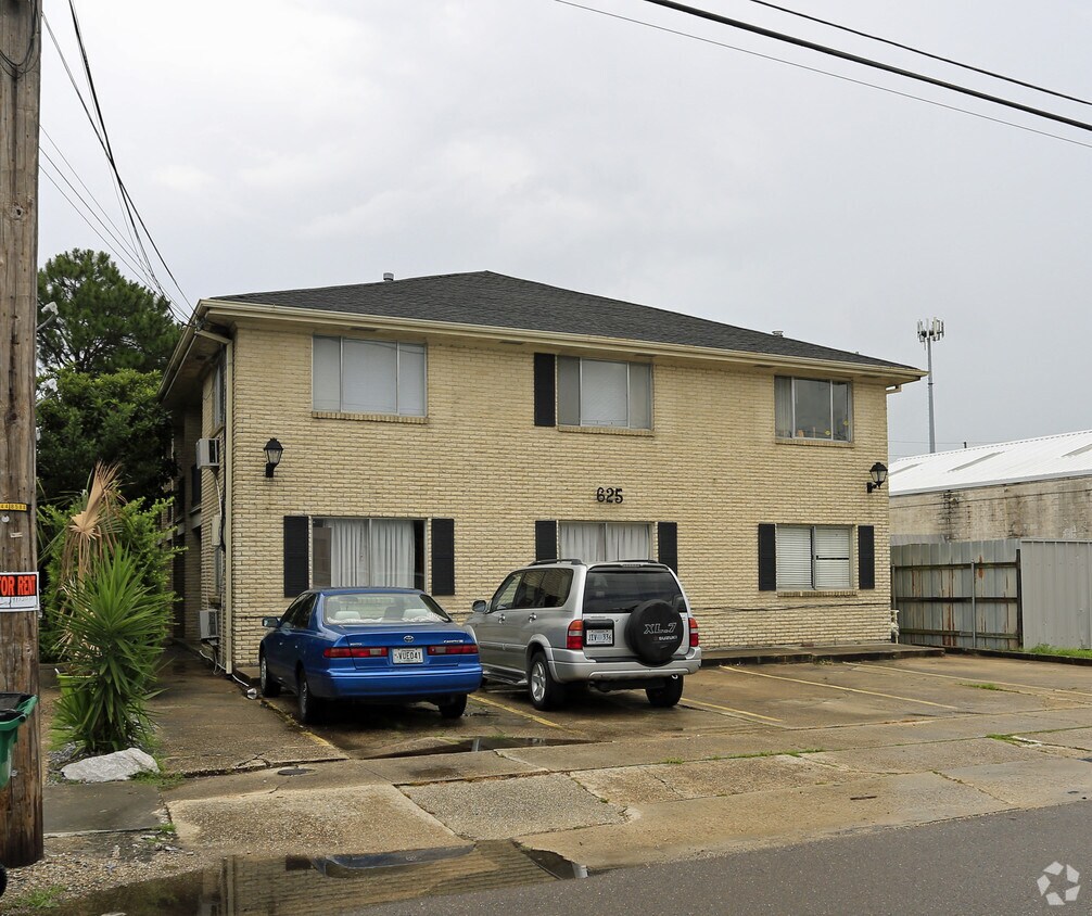 Building Photo - 625 Papworth Ave