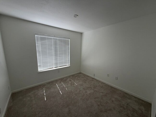 Building Photo - 38695 Huntington Cir