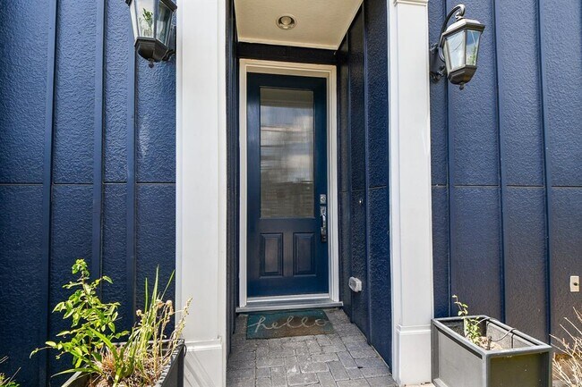 Building Photo - 703 Bringhurst St