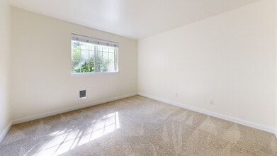 Interior Photo - Hunt Club
