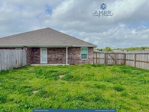 Building Photo - 120 Anita Plaza
