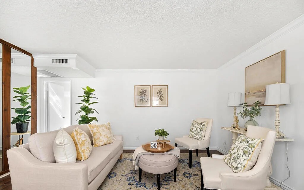 Foto principal - Welcome to this charming, spacious 1-bedro...