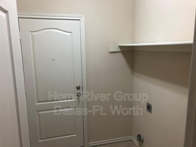 Building Photo - 805 Brandon Dr
