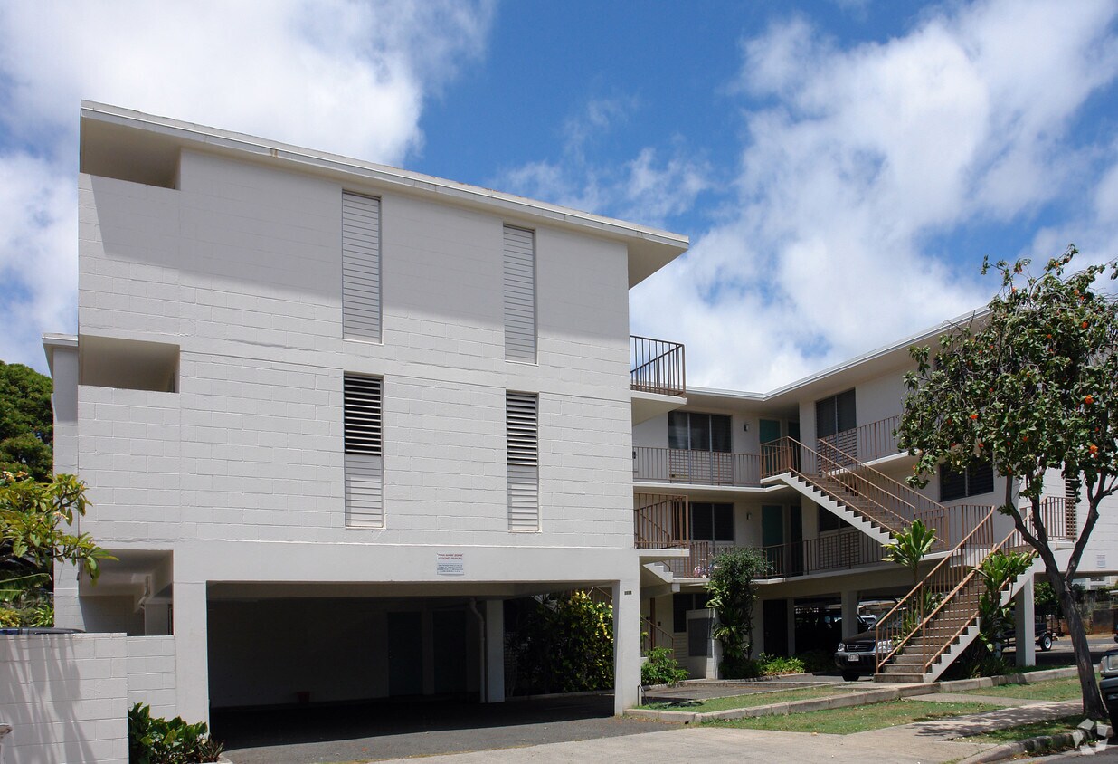 Building Photo - 2818 Leialoha Ave