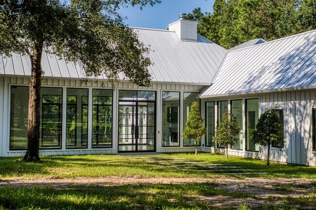 Foto del edificio - 9879 Stubbs Rd