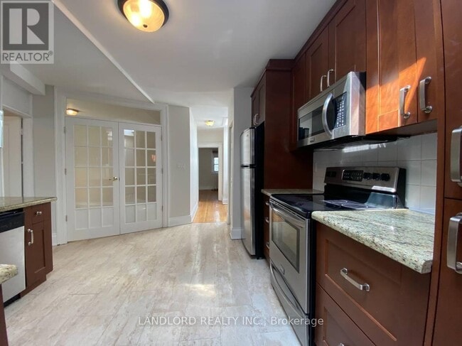 Building Photo - 343 St Clair Ave W
