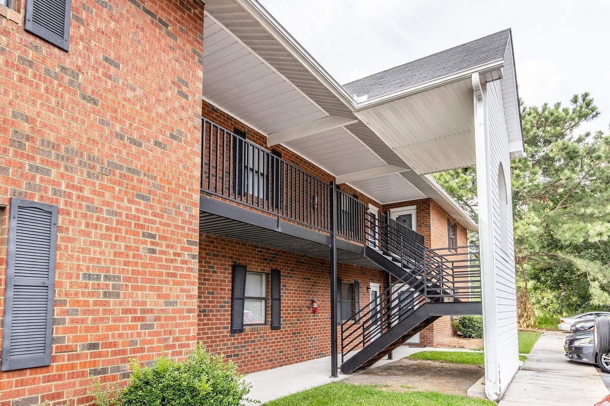 Kinston Village Apartments in Kinston, NC