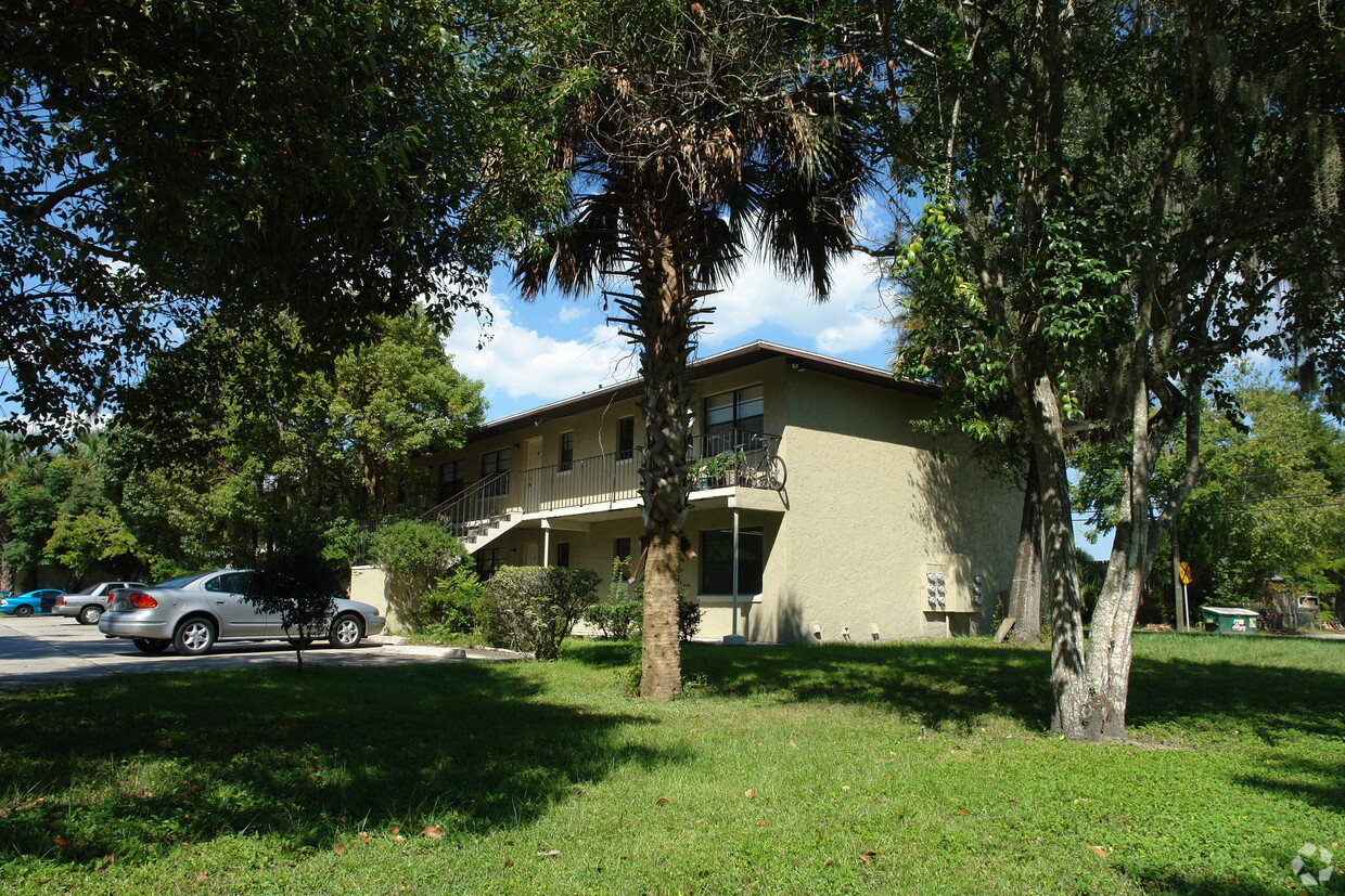 Building Photo - Adell Court Apartments