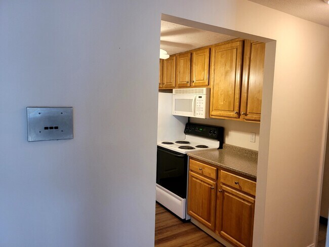 Building Photo - 65 Greentree Ln