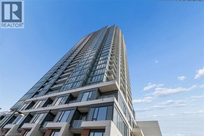 Building Photo - 15 Wellington St S