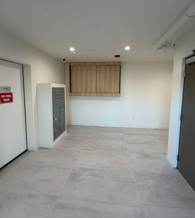 Lobby Area - 10934 Peach Grove St
