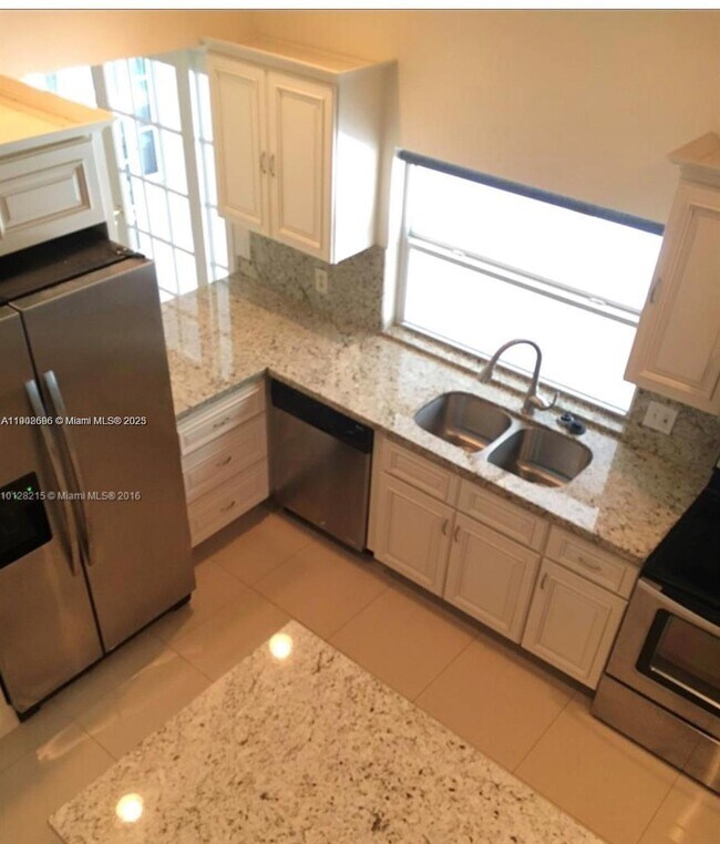 Foto del edificio - 16731 SW 5th Ct