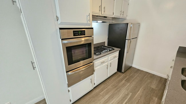 Building Photo - 545 Hayworth Ave