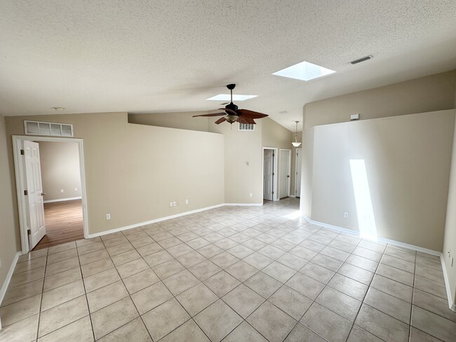 Building Photo - 36 Port Royal Dr