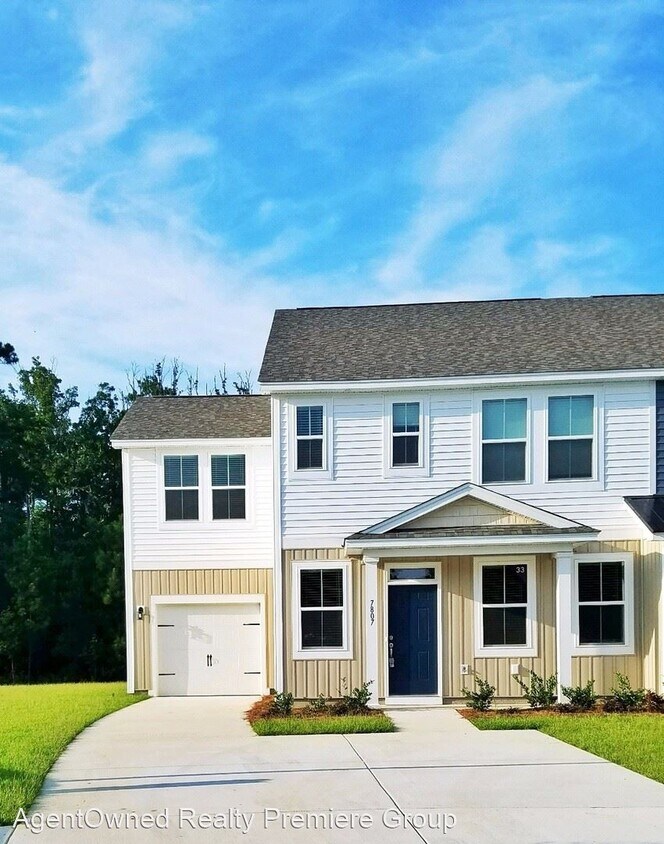 Foto principal - 4 br, 2.5 bath House - 7807 Montview Road