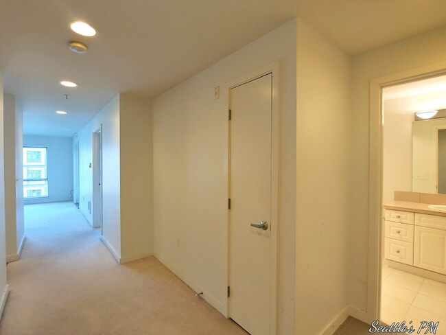 Building Photo - "Urban Living at Its Best: Spacious 2-Bedroom Retreat with Scenic Views!"