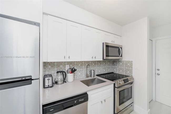 Building Photo - 6210 SW 59th Pl