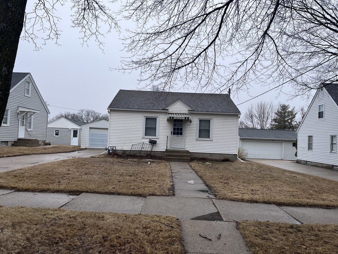 Primary Photo - 714 Tilden St