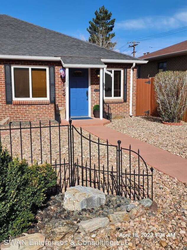 1689 N Moline St, Aurora, CO 80010 House Rental in Aurora, CO