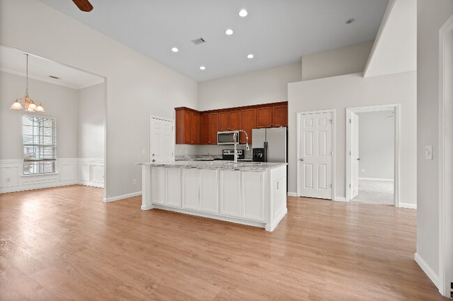 Building Photo - 168 Willow Point Cir