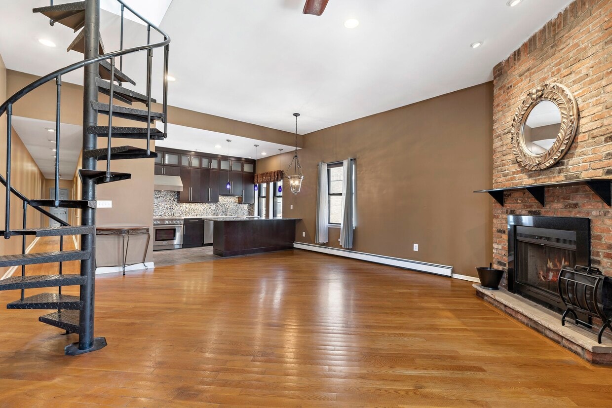 Primary Photo - Spacious 2 Bedroom with Roof Deck!