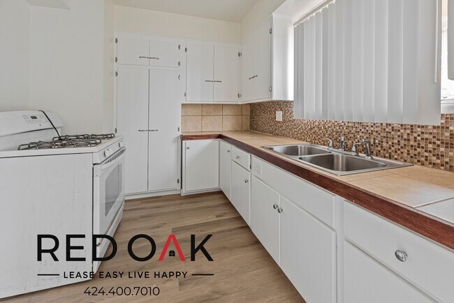 Foto del edificio - ~2 Months FREE~ Lovely One Bedroom with St...