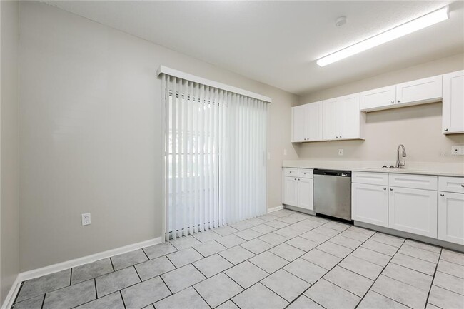 Building Photo - 107 Lake Elizabeth Dr