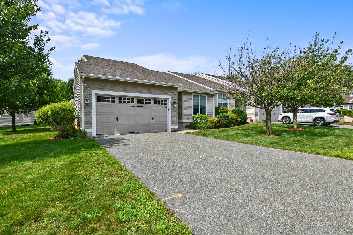 10 Hawthorne Path Unit 10, Milford, MA 01757 Condo for Rent in