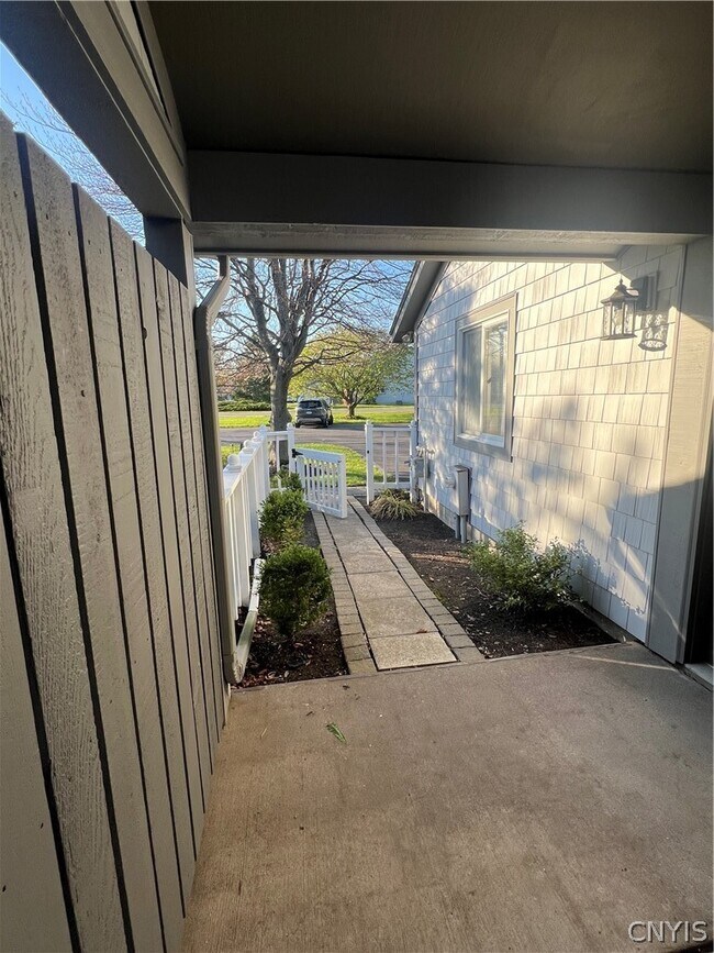 Foto del edificio - 378 Summerhaven Dr N