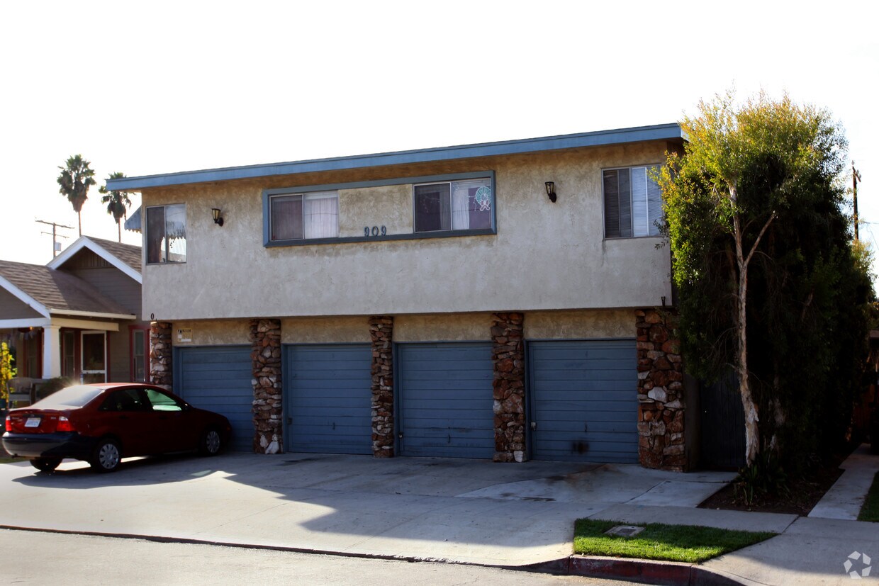 Building Photo - 909 Orizaba Ave
