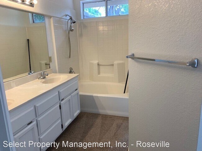 Building Photo - 3 br, 2 bath House - 228 Rochelle Ct.