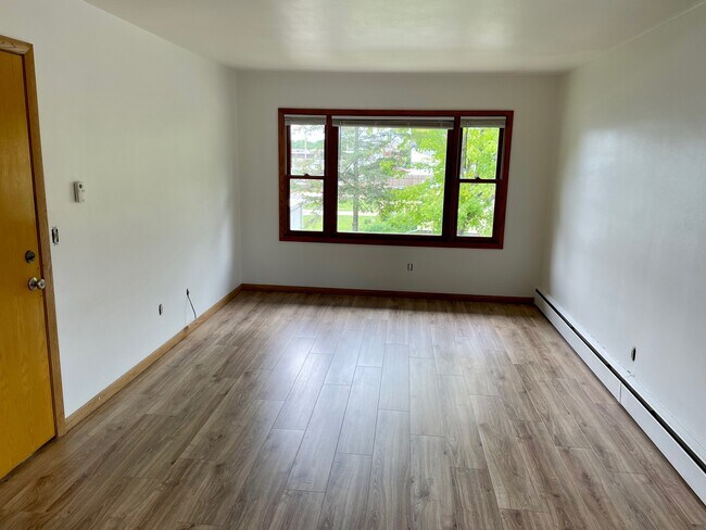 Foto del edificio - 701 Pinecrest Dr