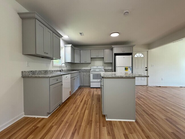 Foto del edificio - 3 bed/2 bath rental in Norwood