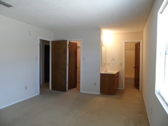 Foto del edificio - 404 N Nolan River Rd