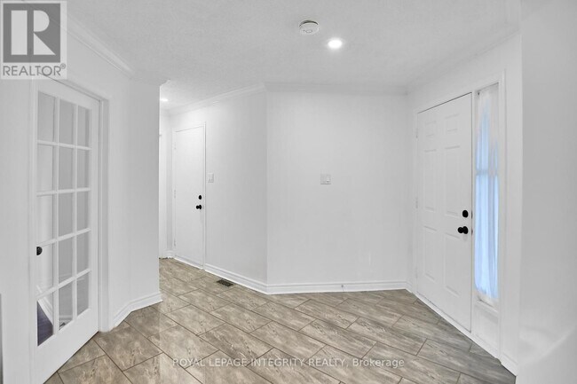 Building Photo - 223 McGibbon Dr