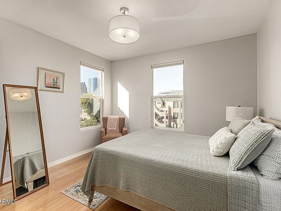 Photo - 706 E Washington St Apartment