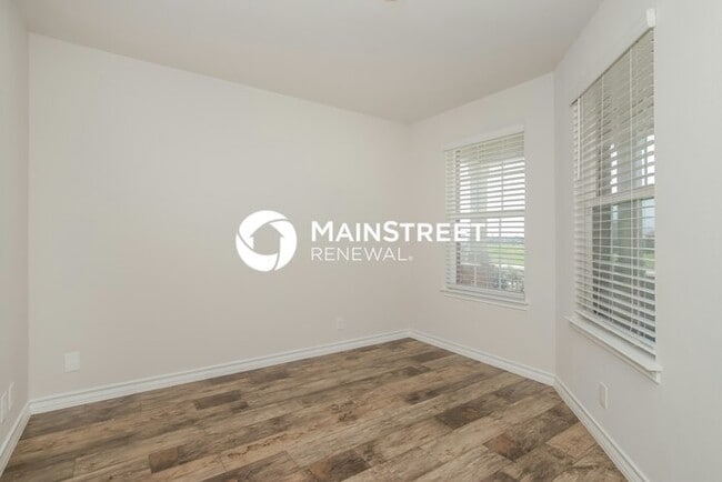 Building Photo - 4 Bedroom Pet-Friendly Home in SAINT HEDWIG, TX with Main Street Renewal