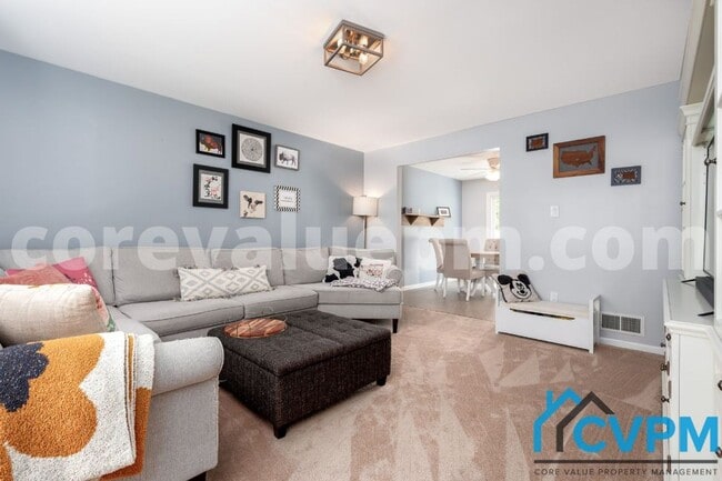 Building Photo - 15952 Alameda Dr