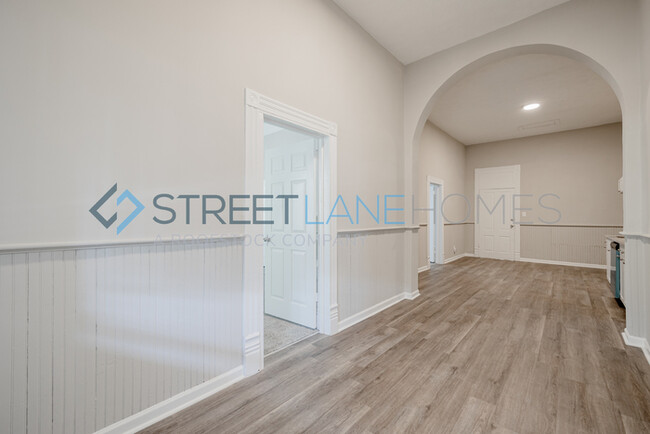 Building Photo - 1029 30th St