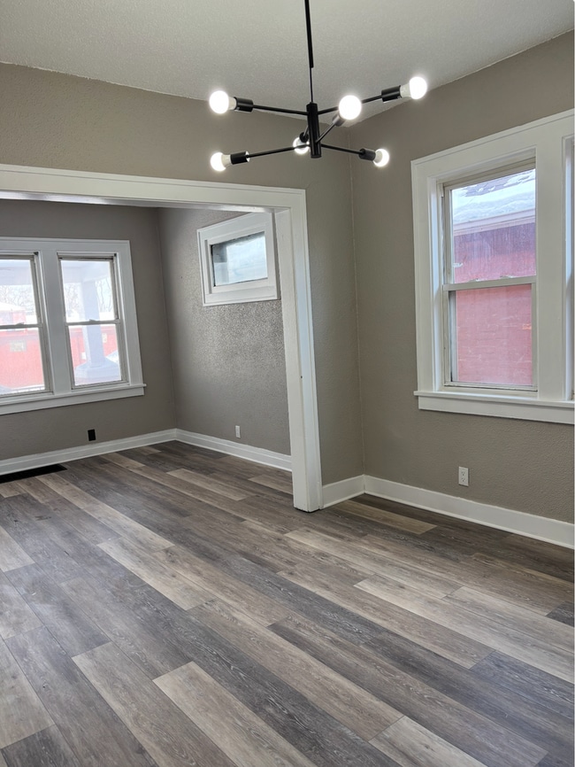 Building Photo - Spacious Open Concept Fully Renovated 3Bedroom 2 Bath Home