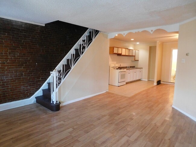 Building Photo - Beautiful, spacious home for rent !!!