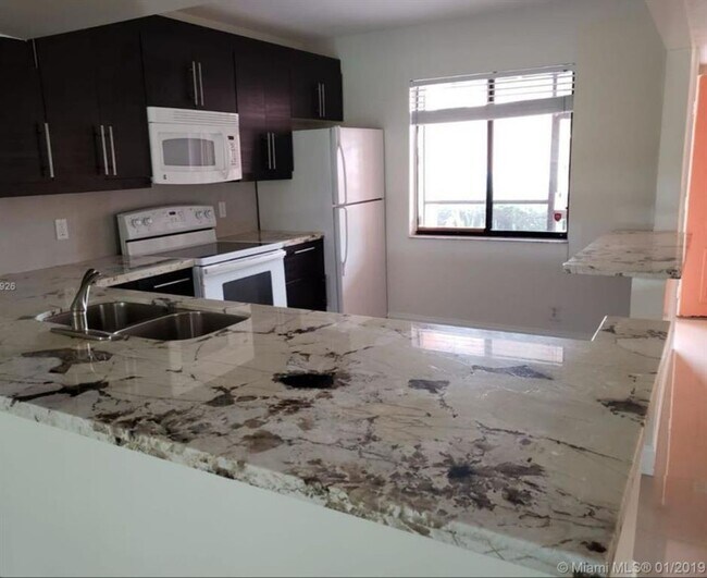 Foto del edificio - 227 Lakeview Dr