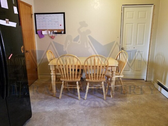 Foto del edificio - 1318 Shield St