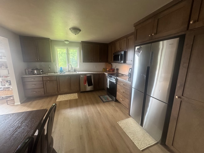 Kitchen - 2905 Humboldt Rd