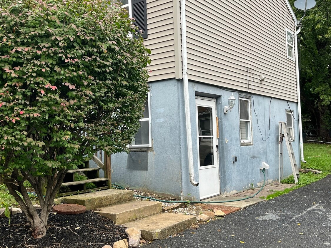 901 Penn St Unit A, Oberlin, PA 17113 Apartments in Oberlin, PA